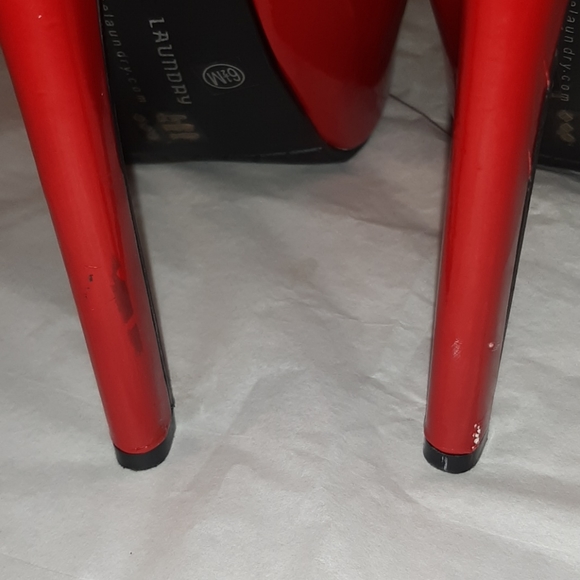 Red platform pumps size 6 1/2M - Picture 8 of 11